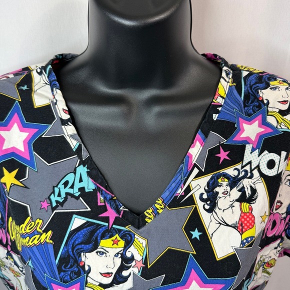 Wonder Woman Comic Pop Art Scrub Top V-Neck Medical Uniform Womens Small SM - Picture 4 of 7
